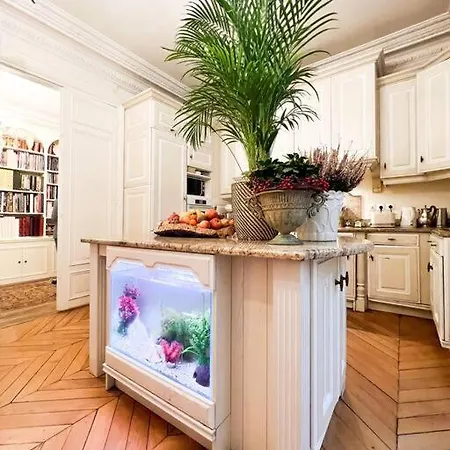 16th Arrondissement Luxury Living * Parigi