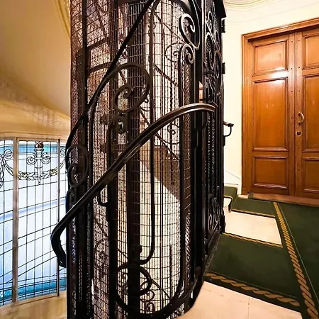 16th Arrondissement Luxury Living *