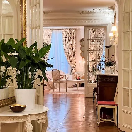 16th Arrondissement Luxury Living *