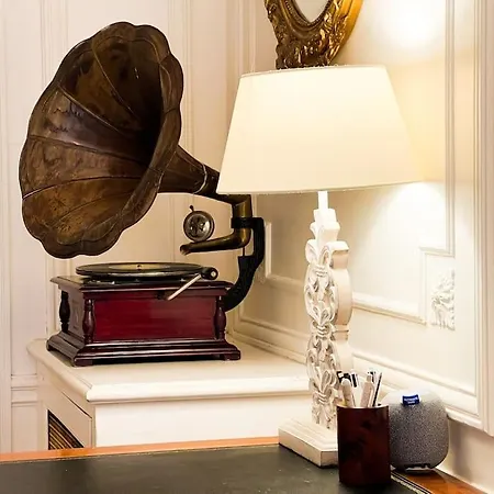 16th Arrondissement Luxury Living * Paris