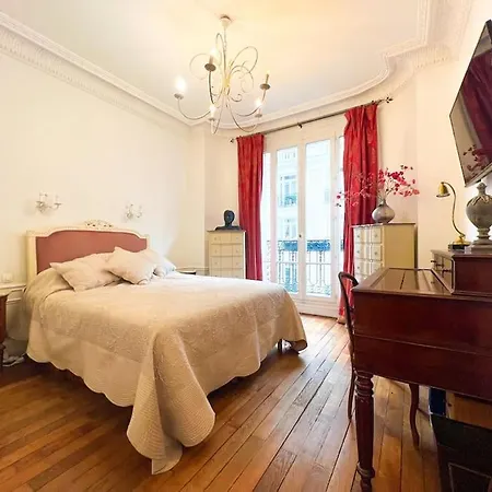 16th Arrondissement Luxury Living Apartment *